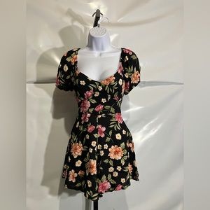 Women’s Floral Tie Back Romper Size Small
